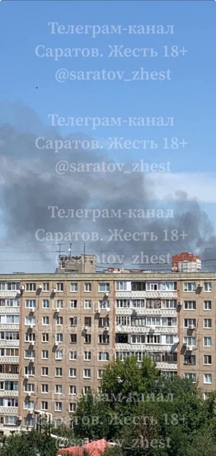 В Саратове горит станция техобслуживания автомобилей