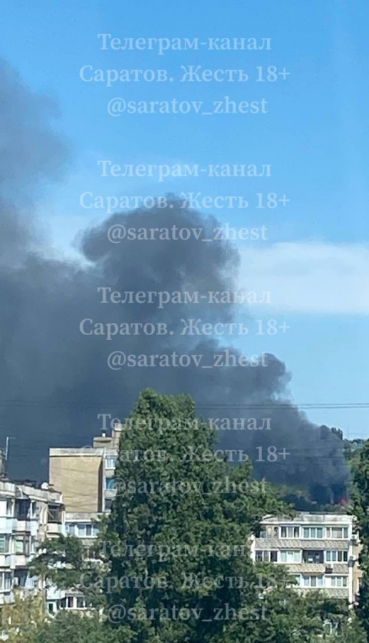 В Саратове горит станция техобслуживания автомобилей