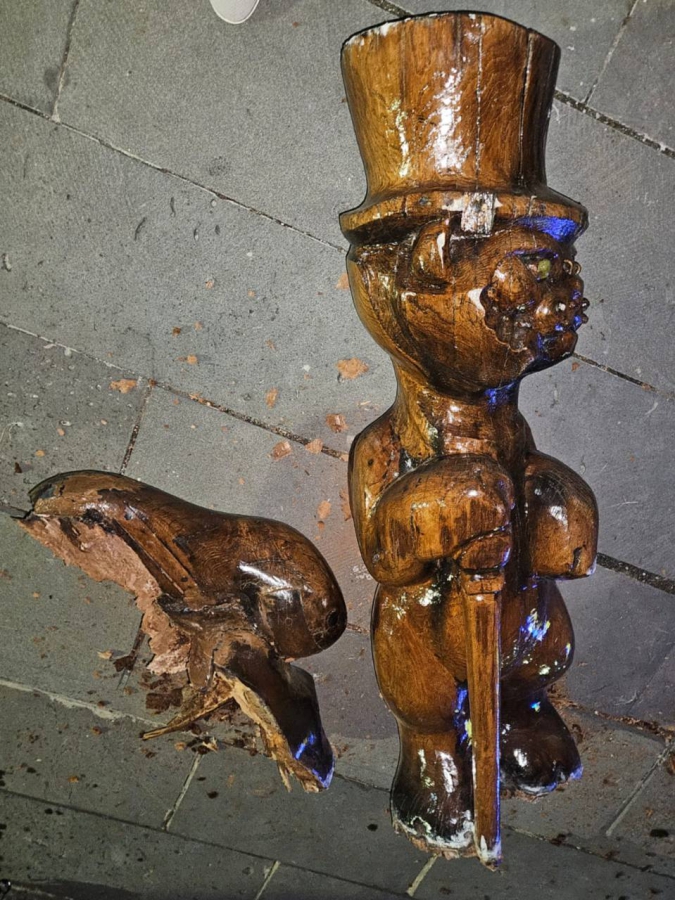 В горпарке Саратова маленькая девочка погибла от падения деревянной скульптуры