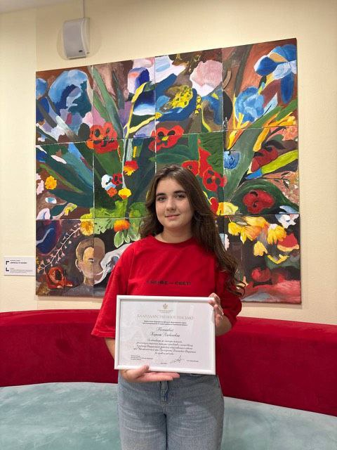 Саратовская школьница получила сертификат на стажировку от центра знаний «Машук»