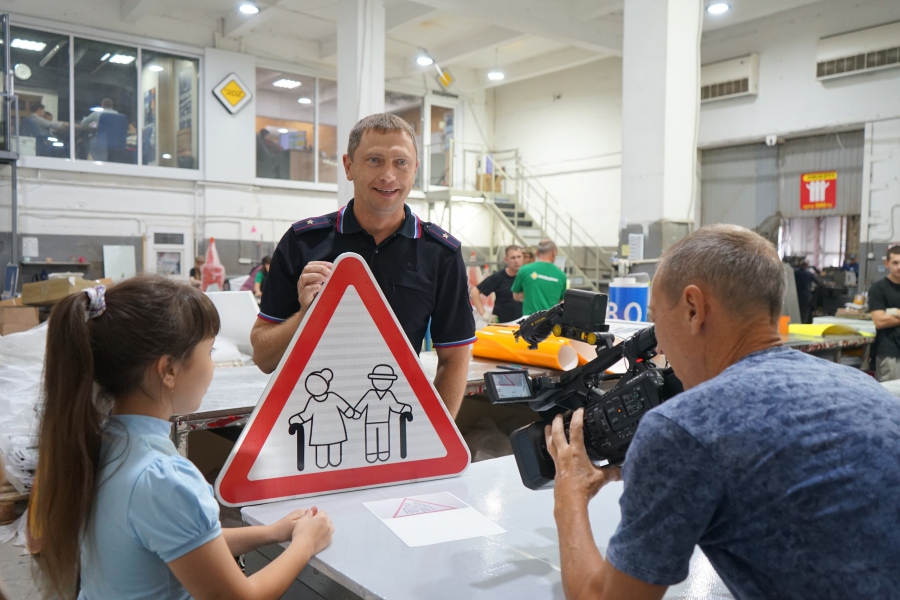 В Саратове изготовили новые дорожные знаки по макетам школьников