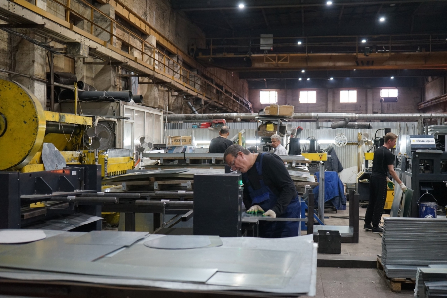 В Саратове изготовили новые дорожные знаки по макетам школьников