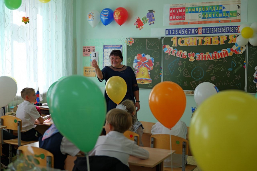 В школе в Лысых Горах отремонтировали актовый зал и модернизируют библиотеку