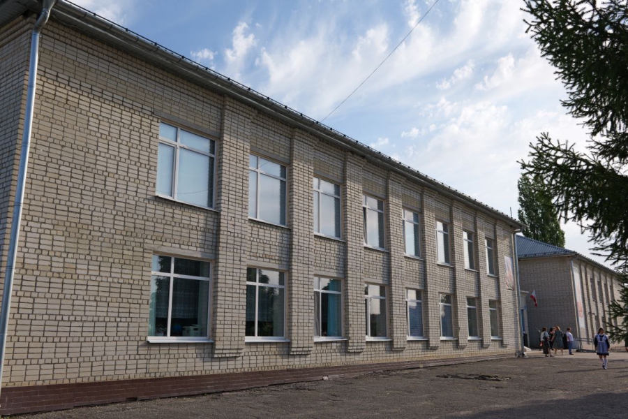 В школе в Лысых Горах отремонтировали актовый зал и модернизируют библиотеку