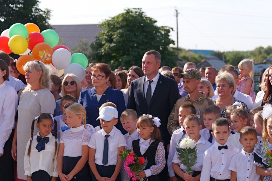 В школе в Лысых Горах отремонтировали актовый зал и модернизируют библиотеку