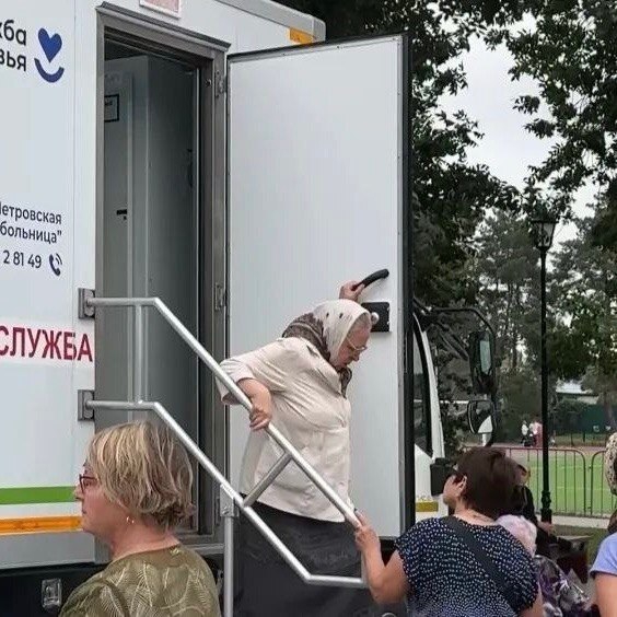 В Петровске начал работу новый медкомплекс с флюорографом и маммографом