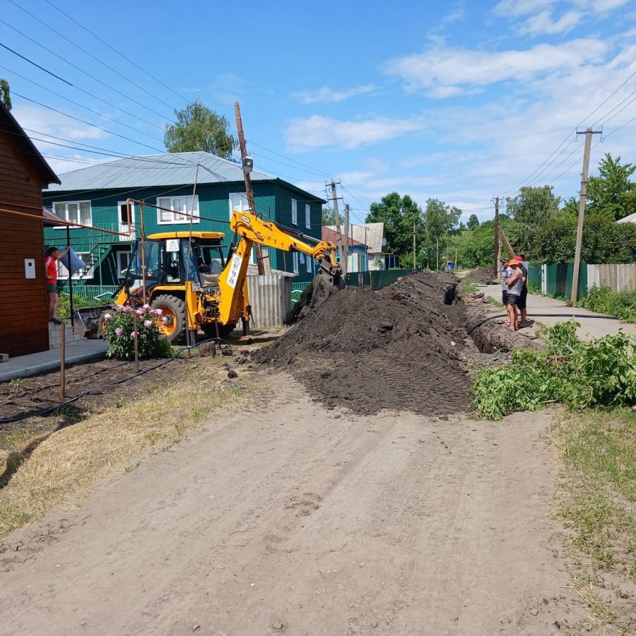 В Турковском районе по инициативе жителей обновили водопровод и ставят памятник
