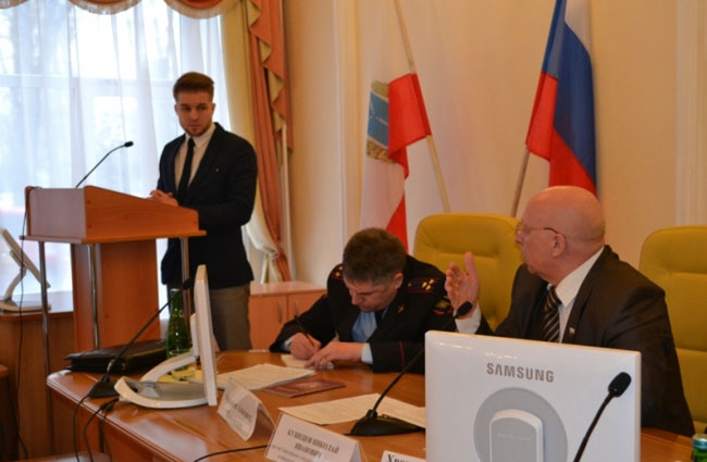 Полицейские Саратова провели с общественниками 146 акций