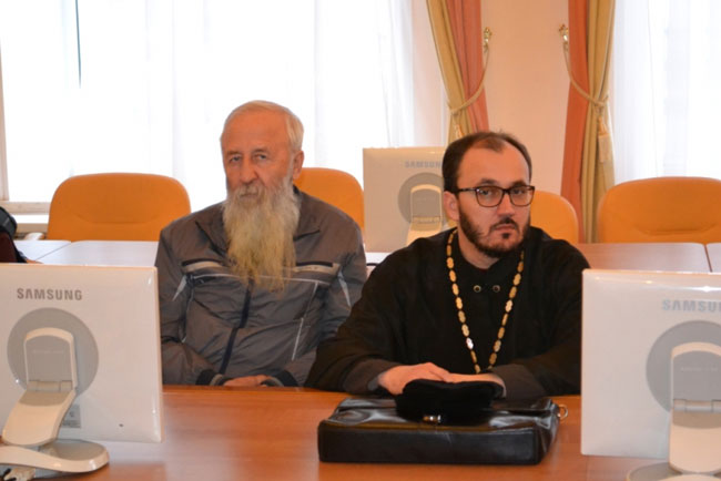 Полицейские Саратова провели с общественниками 146 акций