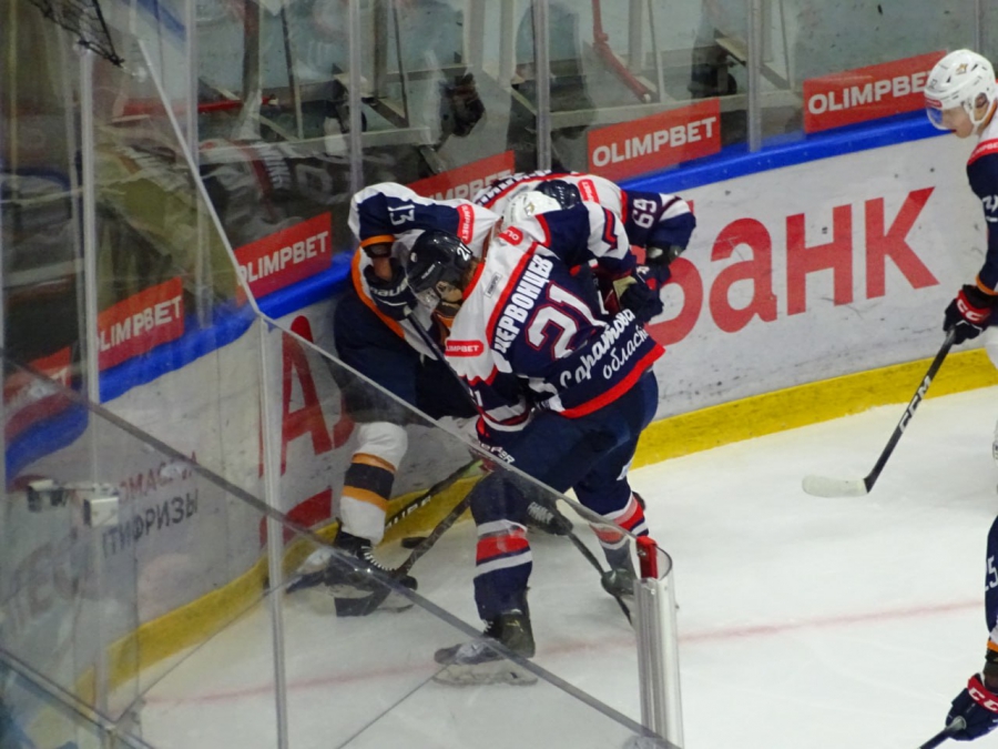 «Кристалл» в овертайме уступил лидеру ВХЛ