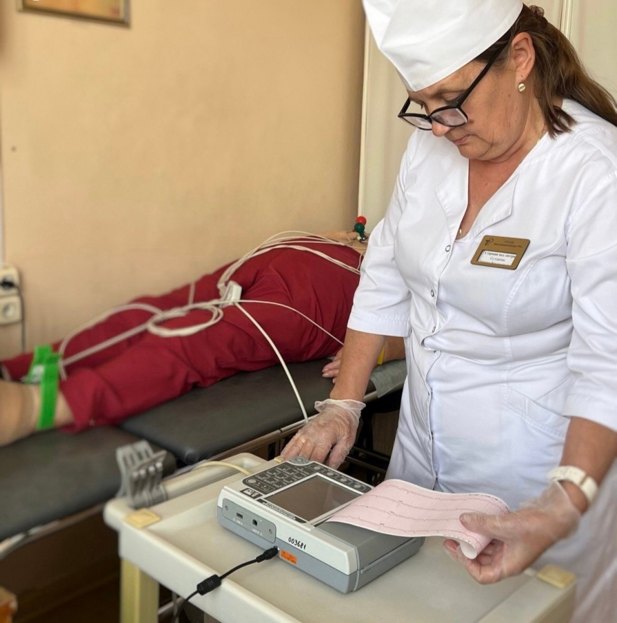 В Красноармейской больнице аппарат ЭКГ помогает вовремя выявлять патологии