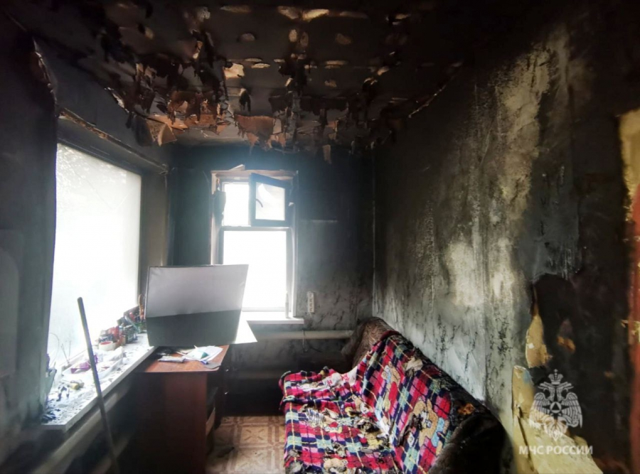 При пожаре на Московском шоссе пострадали девушка-подросток и ее отец