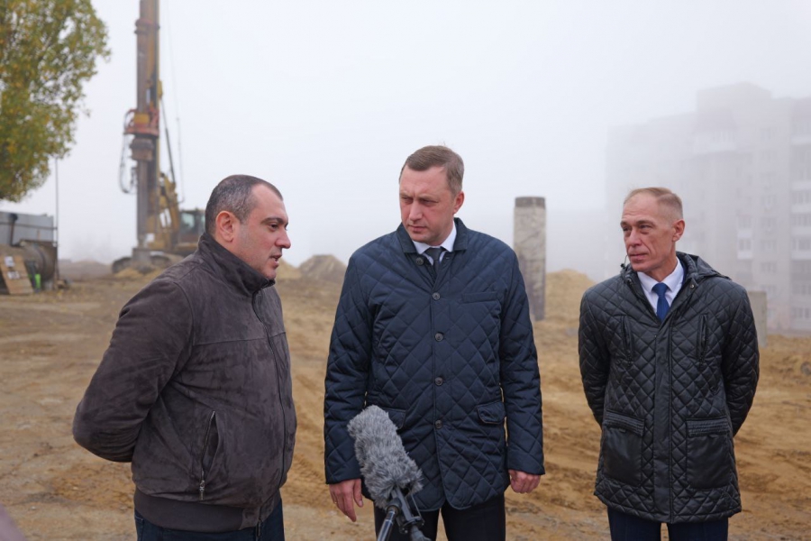 В сквере «Территория детства» приступили к полномасштабному строительству школы