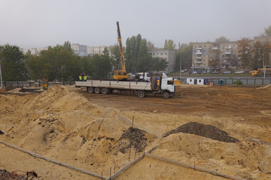 В сквере «Территория детства» приступили к полномасштабному строительству школы