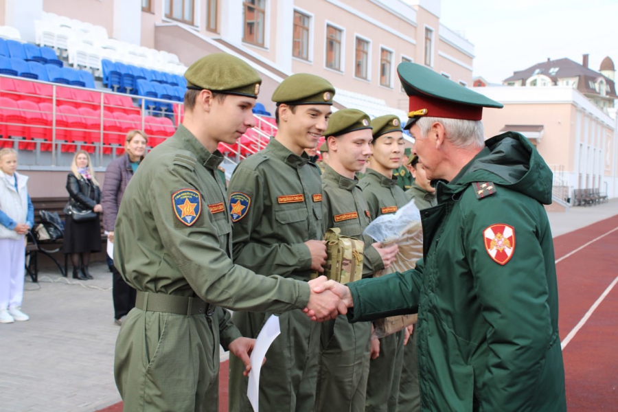 Для саратовских студентов и школьников устроили военно-патриотические состязания