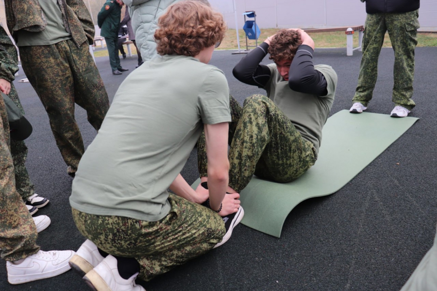Для саратовских студентов и школьников устроили военно-патриотические состязания