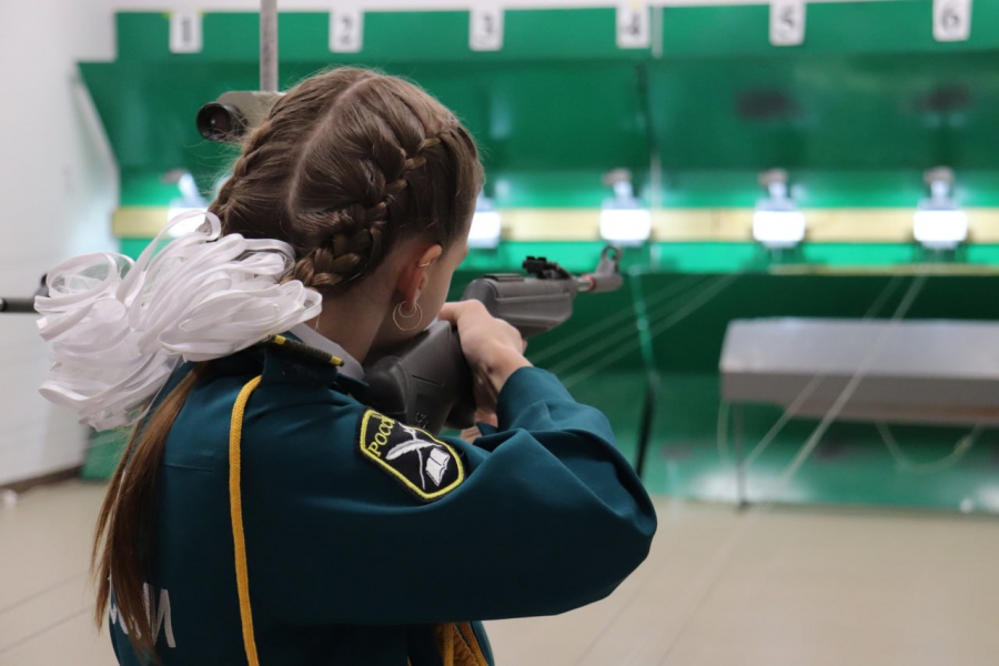 Для саратовских студентов и школьников устроили военно-патриотические состязания