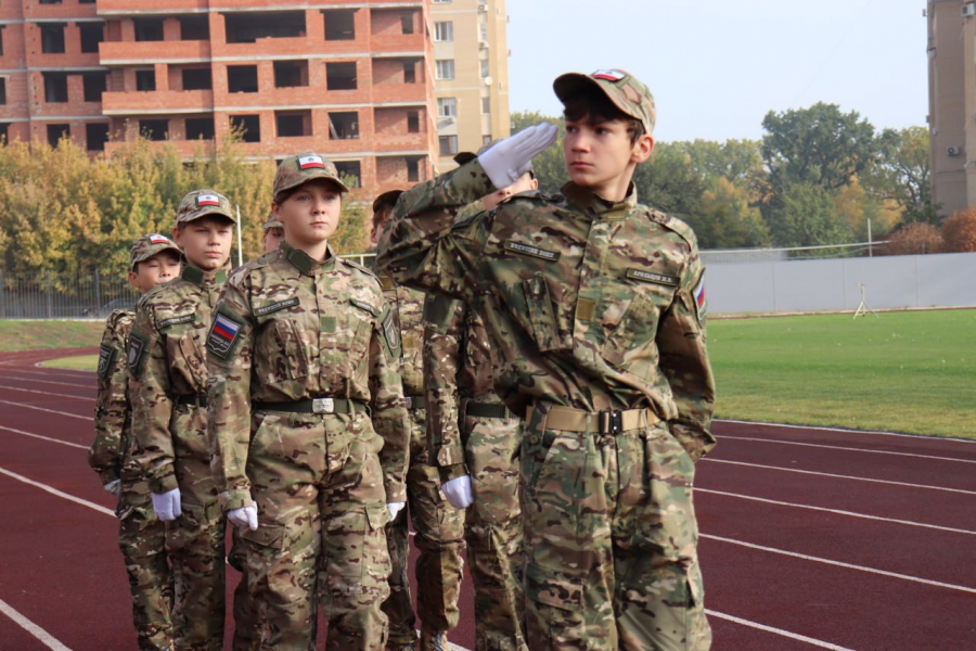 Для саратовских студентов и школьников устроили военно-патриотические состязания