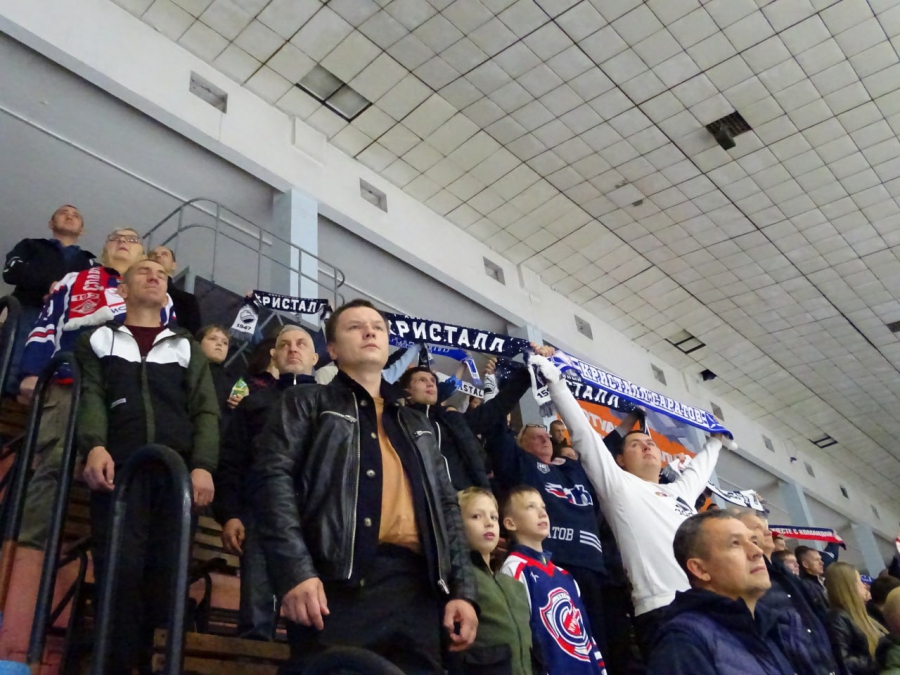 «Кристалл» дома минимально уступил «десантникам»