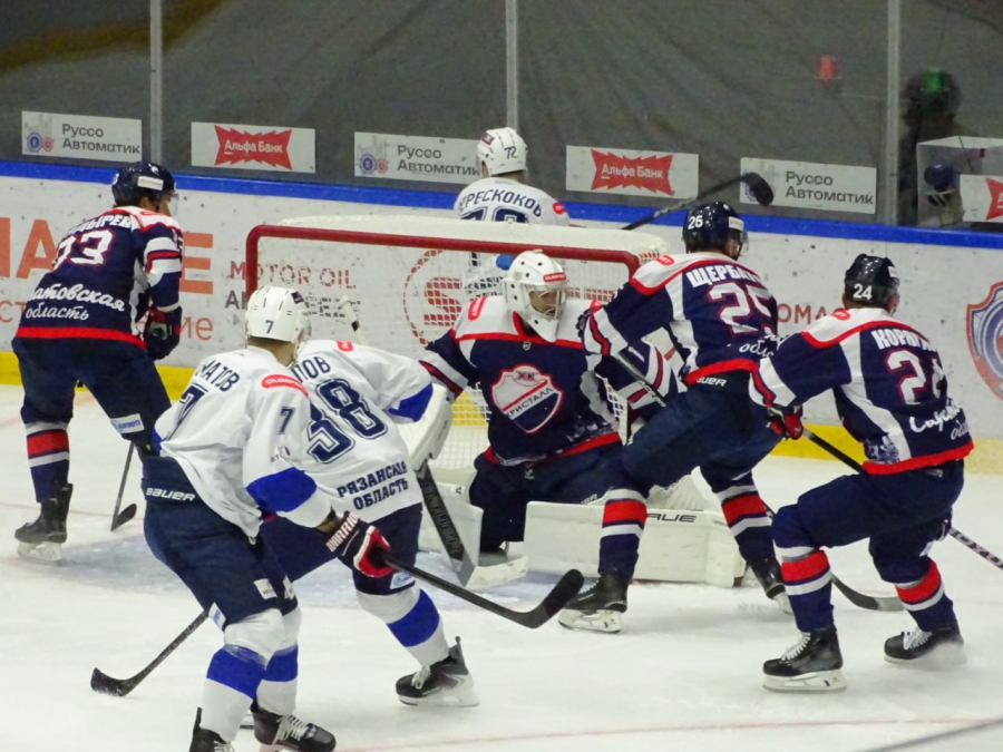 «Кристалл» дома минимально уступил «десантникам»