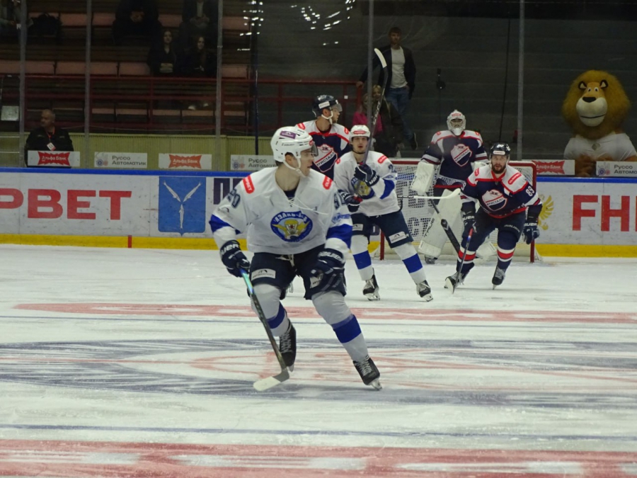 «Кристалл» дома минимально уступил «десантникам»