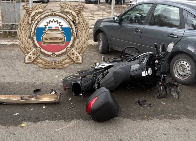 В Энгельсе мотоциклист попал в больницу после ДТП с отечественной легковушкой