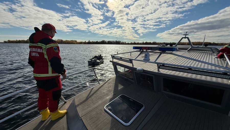 Саратовские спасатели используют современный катер для экстремальных ситуаций