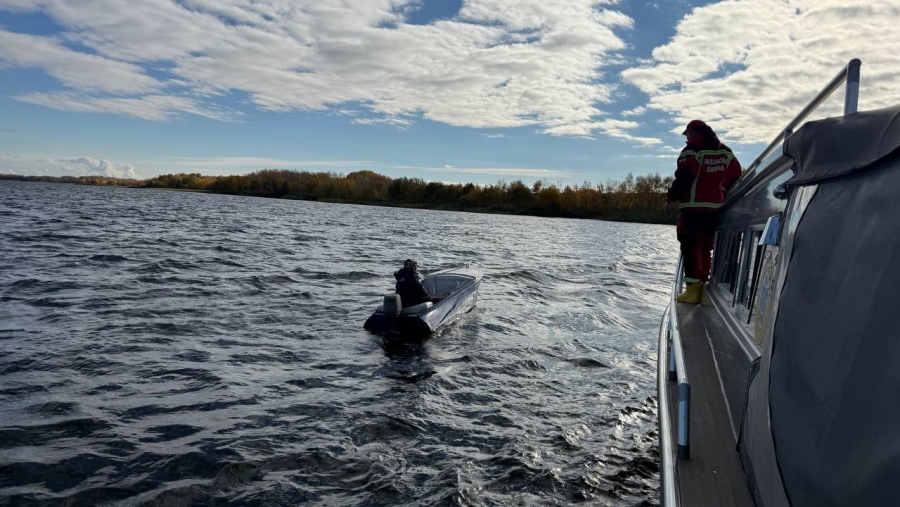 Саратовские спасатели используют современный катер для экстремальных ситуаций