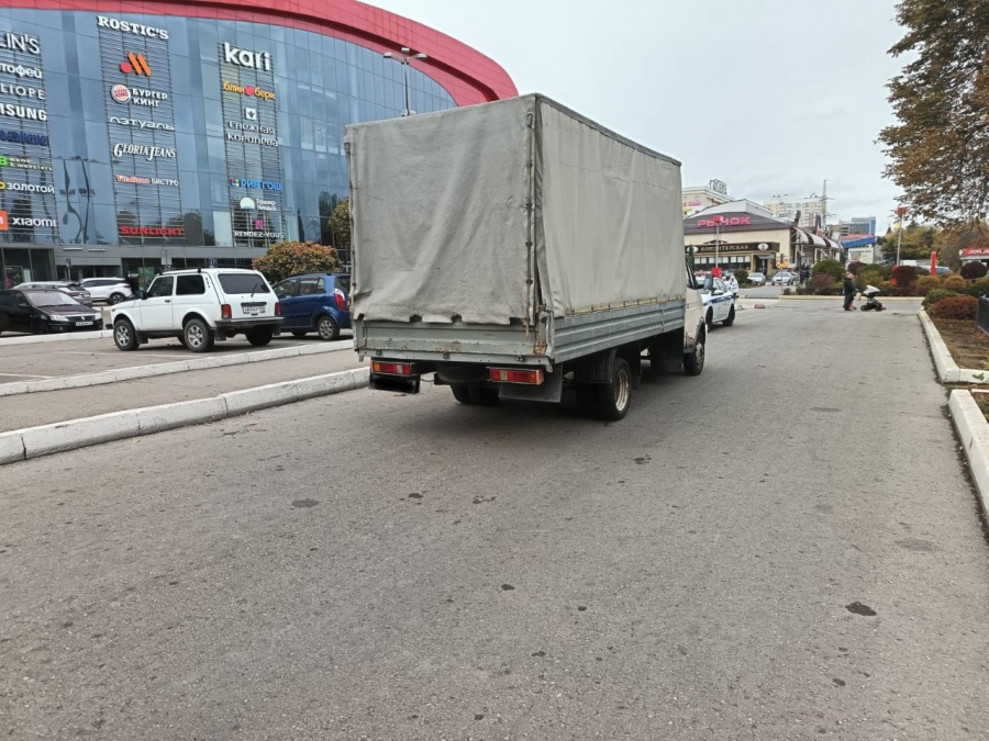 Возле «Тау Галереи» водитель грузовой «ГАЗели» сбил женщину