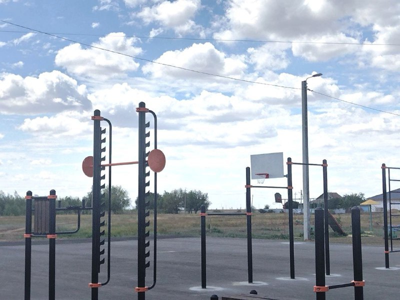 В Новоузенске по программе обновили сквер и установили детские площадки