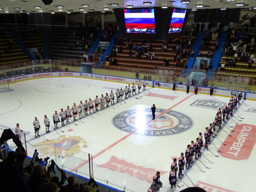 «Кристалл» и ЦСК ВВС забросили друг другу 11 шайб