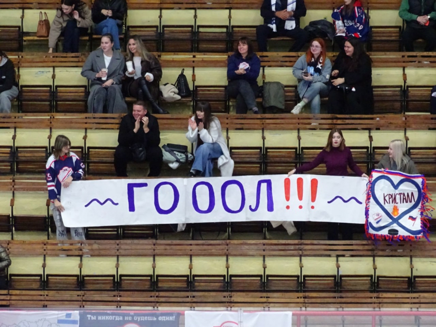 «Кристалл» и ЦСК ВВС забросили друг другу 11 шайб