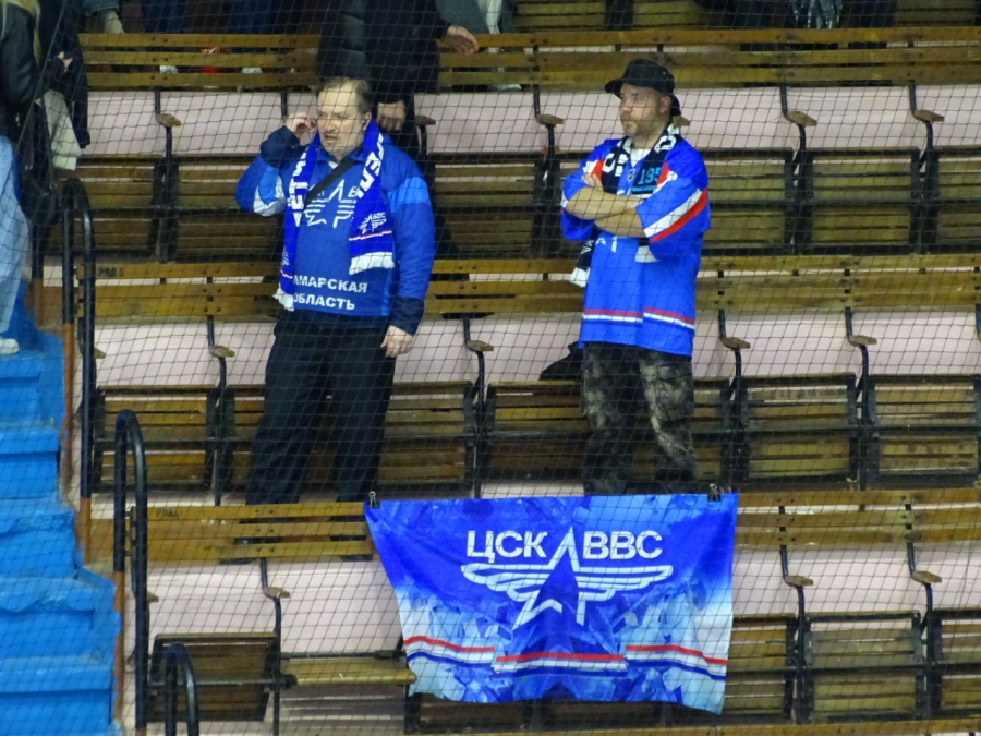 «Кристалл» и ЦСК ВВС забросили друг другу 11 шайб