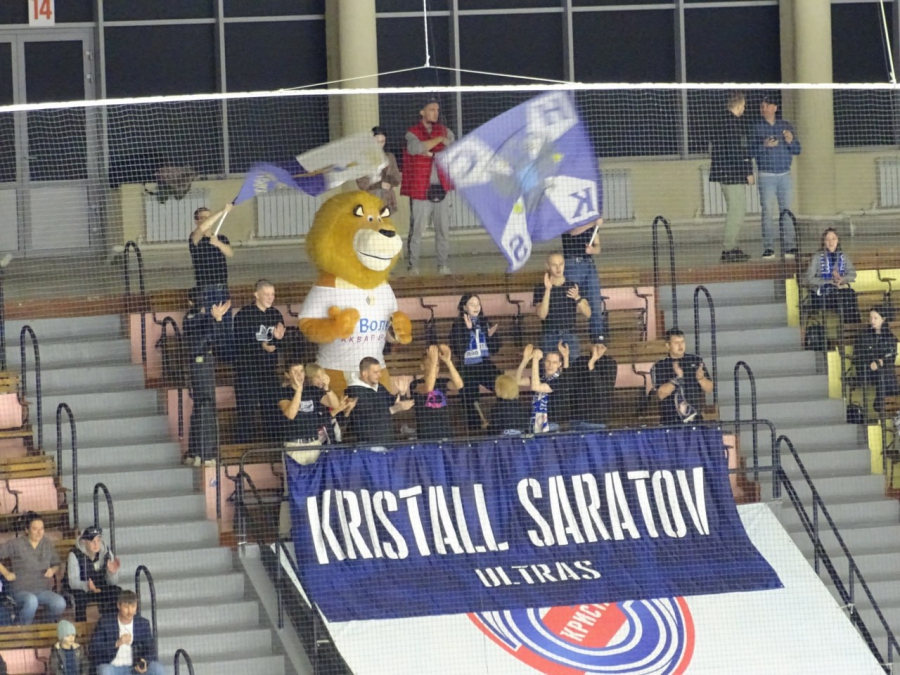 «Кристалл» и ЦСК ВВС забросили друг другу 11 шайб