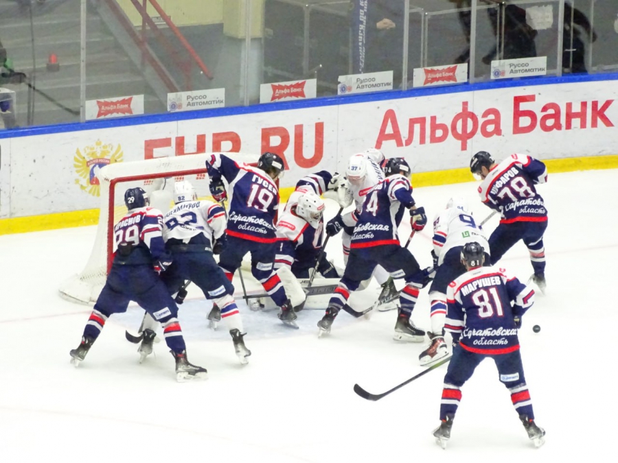 «Кристалл» и ЦСК ВВС забросили друг другу 11 шайб