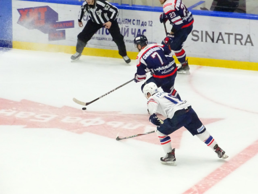 «Кристалл» и ЦСК ВВС забросили друг другу 11 шайб