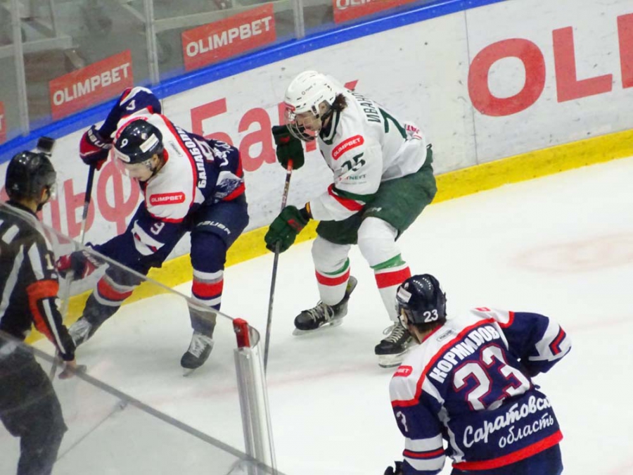 «Кристалл» минимально проиграл два домашних матча