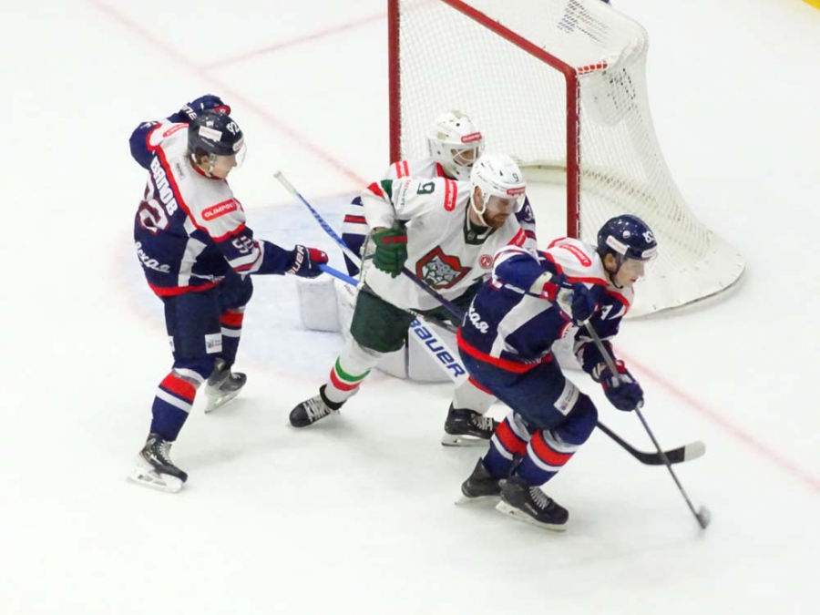 «Кристалл» минимально проиграл два домашних матча