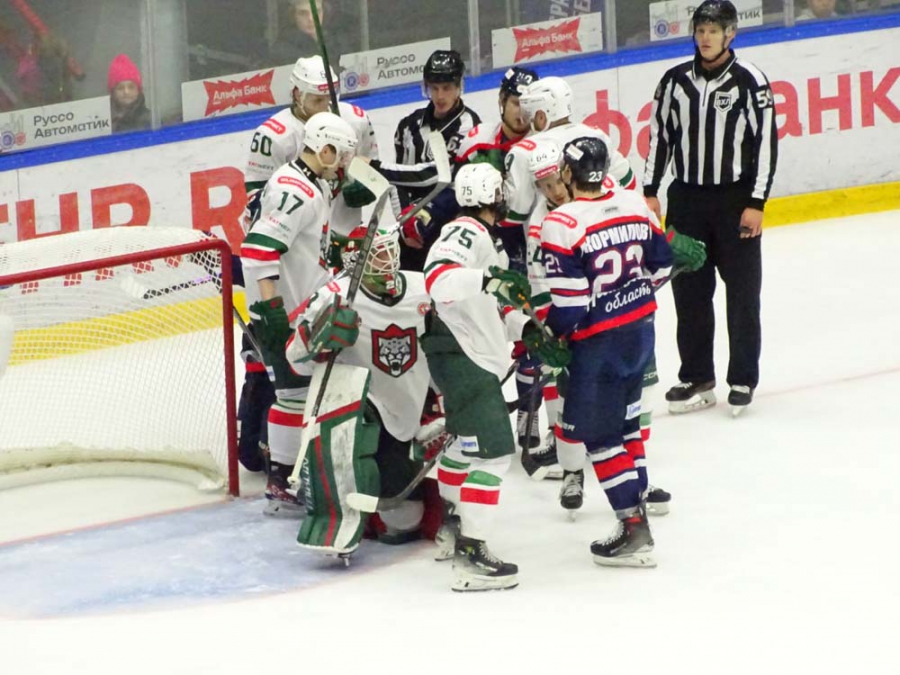 «Кристалл» минимально проиграл два домашних матча