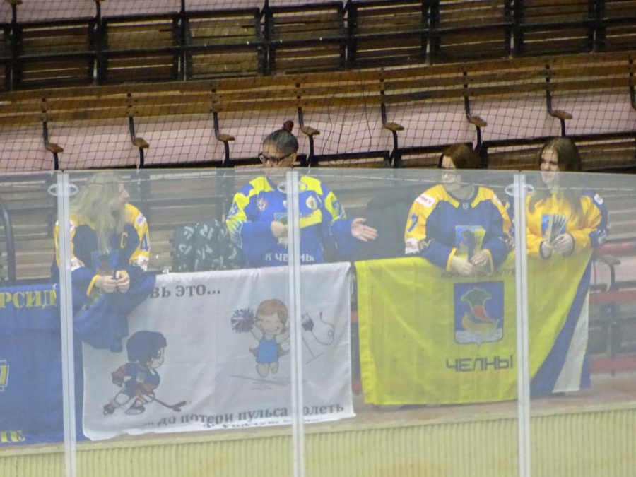 «Кристалл» минимально проиграл два домашних матча