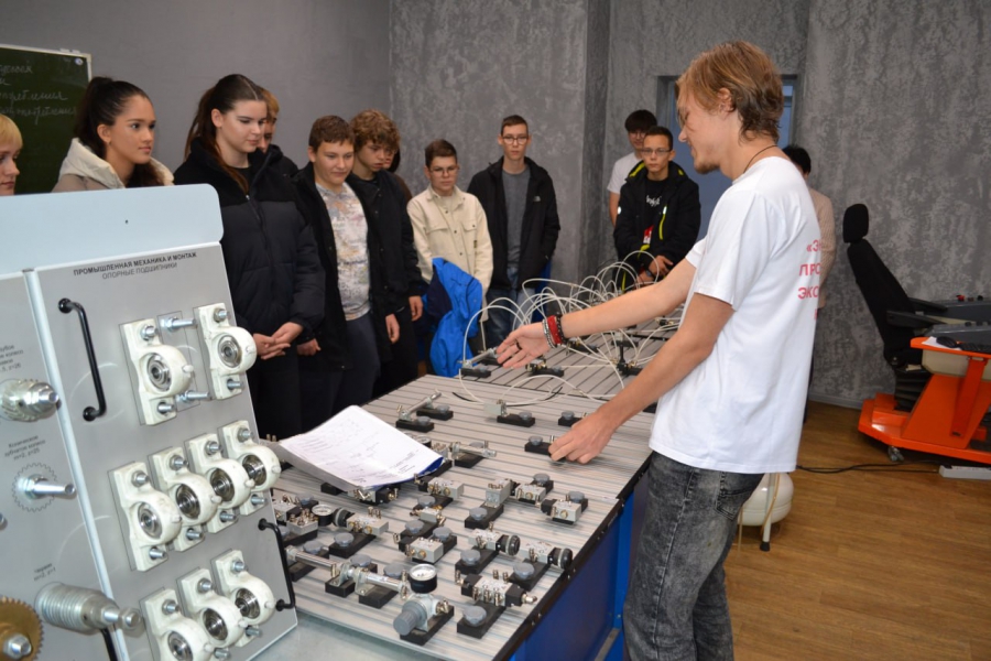 Тысячи саратовских школьников ознакомились с востребованными профессиями