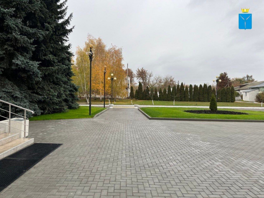 В Татищеве по федеральной программе благоустроили центральную площадь и сквер