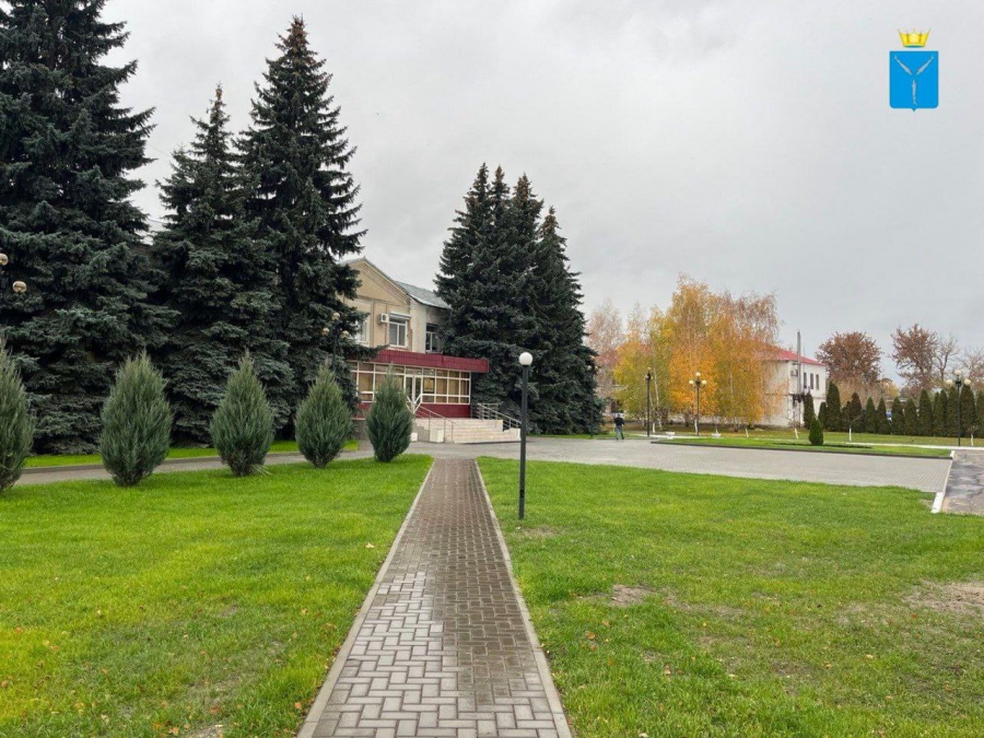 В Татищеве по федеральной программе благоустроили центральную площадь и сквер