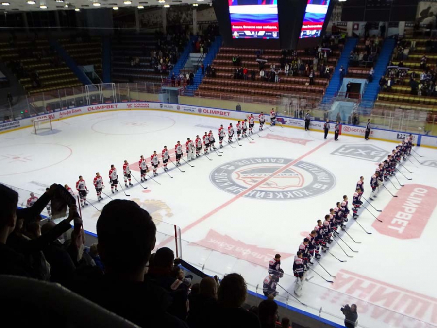 «Кристалл» пропустил шайбу в пустые ворота