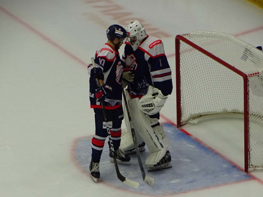 «Кристалл» пропустил шайбу в пустые ворота