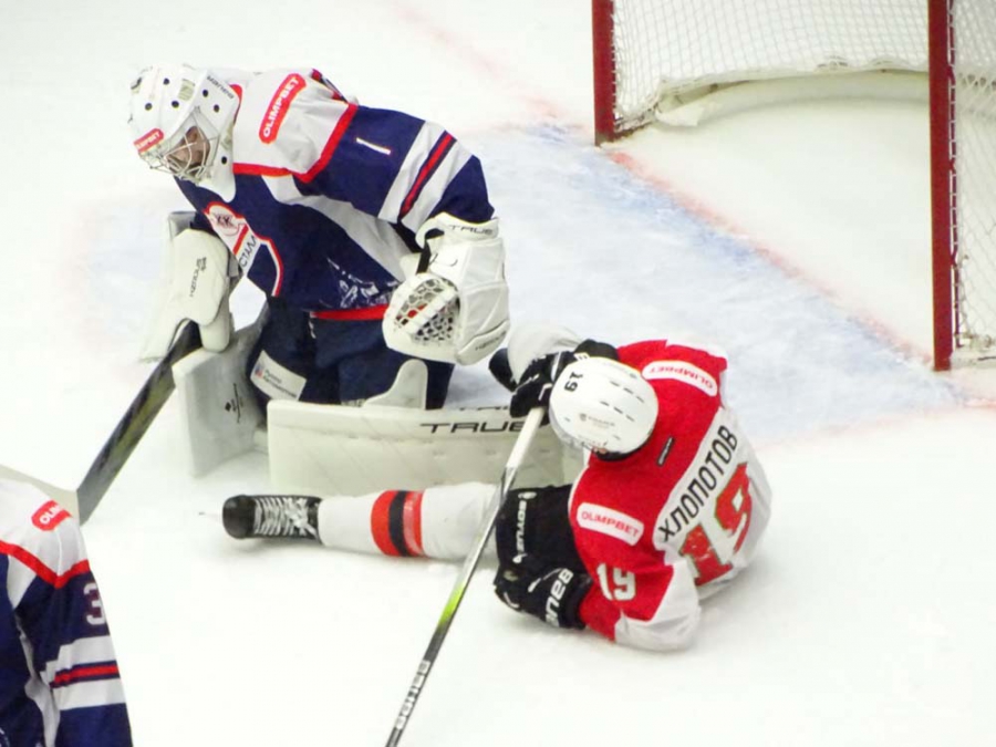 «Кристалл» пропустил шайбу в пустые ворота