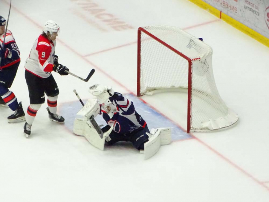 «Кристалл» пропустил шайбу в пустые ворота