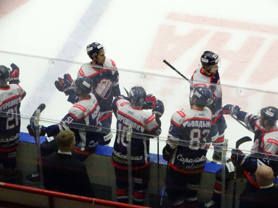 «Кристалл» пропустил шайбу в пустые ворота