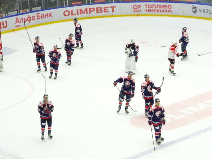 «Кристалл» пропустил шайбу в пустые ворота