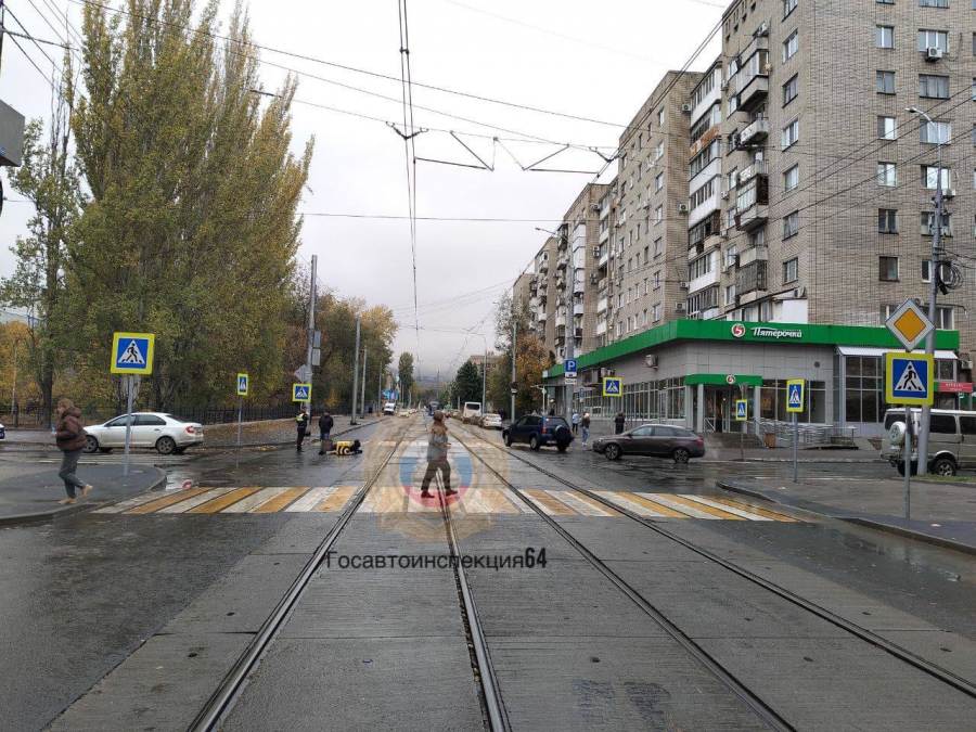 На Железнодорожной «Шкода» сбила курьера на электровелосипеде